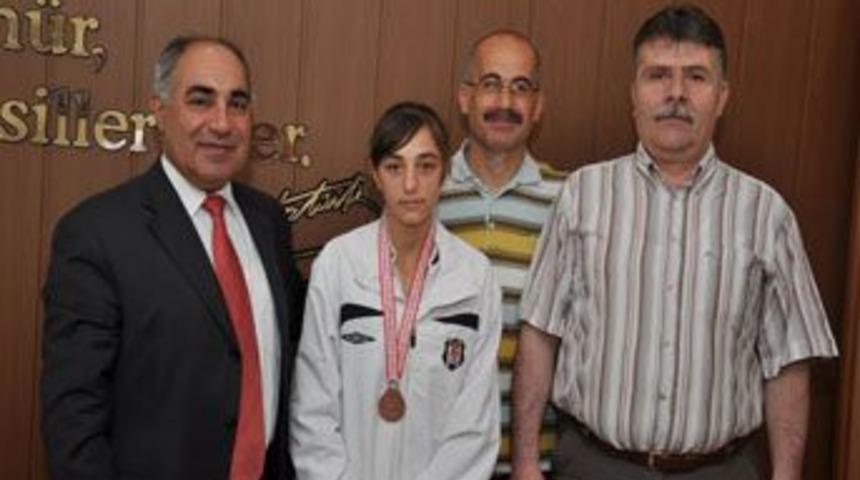 &Ccedil;eşminaz engel tanımadı