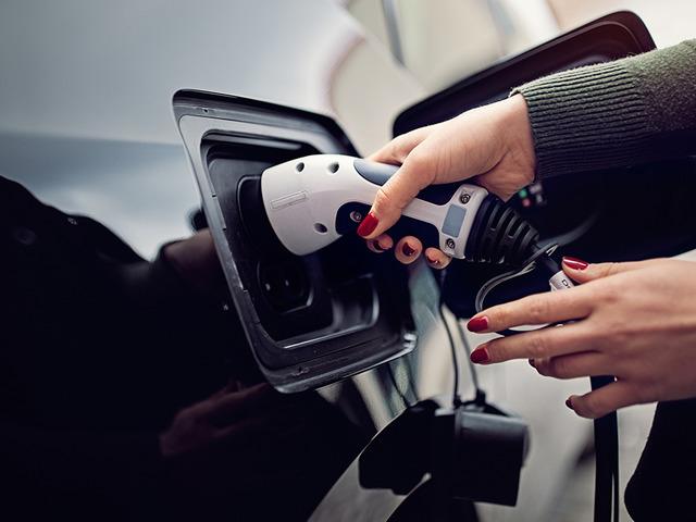 Elektrikli ara&ccedil;ların evde şarj edilmesi yasaklandı mı? A&ccedil;ıklama geldi