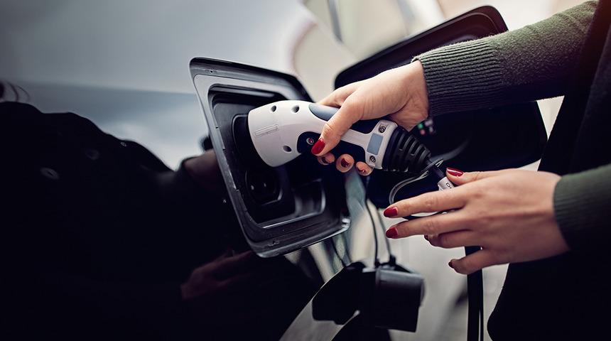 Elektrikli ara&ccedil;ların evde şarj edilmesi yasaklandı mı? A&ccedil;ıklama geldi