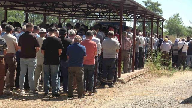 Aksu yangınında kalp krizi ge&ccedil;iren vatandaş son yolculuğuna uğurlandı 2