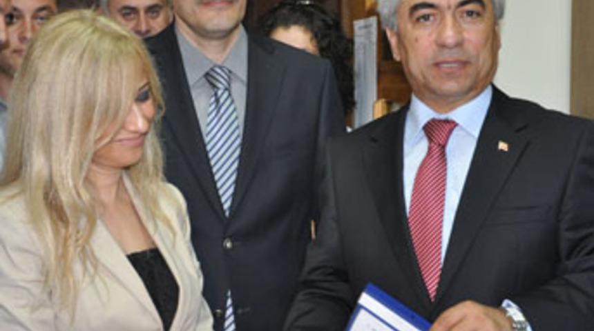 Ersoy mazbatasını aldı