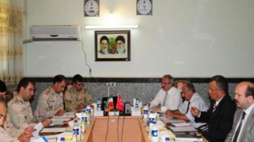 Karaloğlu, İranlılardan, sınırı ge&ccedil;en silahsız kişileri vurmamalarını istedi