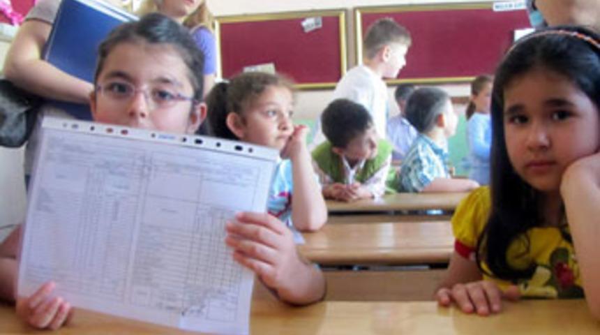 Miniklerin karne sevinci