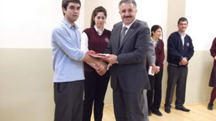 &Ouml;ğrenciler karnelerini aldı