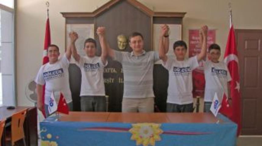 Şarkikaraağa&ccedil; G&ouml;lc&uuml;k Dershanesi SBS&rsquo;de T&uuml;rkiye birincisi &ccedil;ıkardı