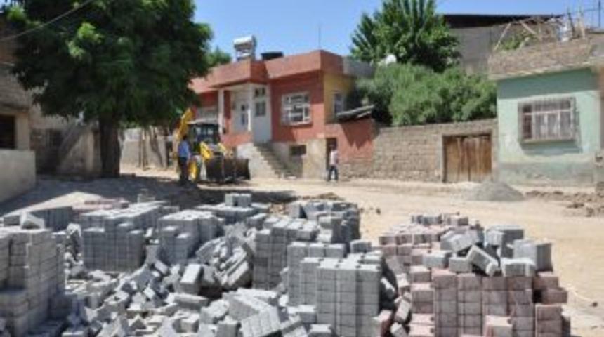 Siirt Belediyesi yol &ccedil;alışmalarını s&uuml;rd&uuml;r&uuml;yor