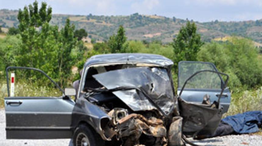 Katliam gibi kaza: 3 &ouml;l&uuml;, 4 yaralı