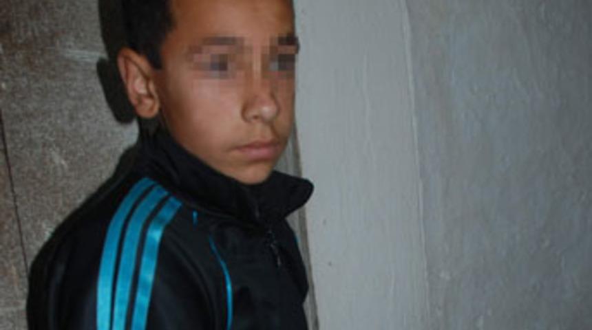 Ailesini yakmak isteyen babasını &ouml;ld&uuml;rd&uuml;