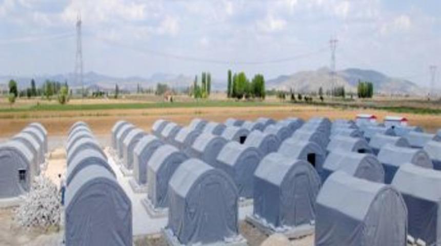 Afyonkarahisar&rsquo;da mevsimlik iş&ccedil;iler i&ccedil;in &ccedil;adır kent kuruluyor