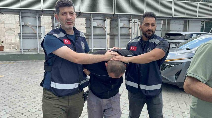 İş arkadaşını fal&ccedil;atayla ağır yaraladı