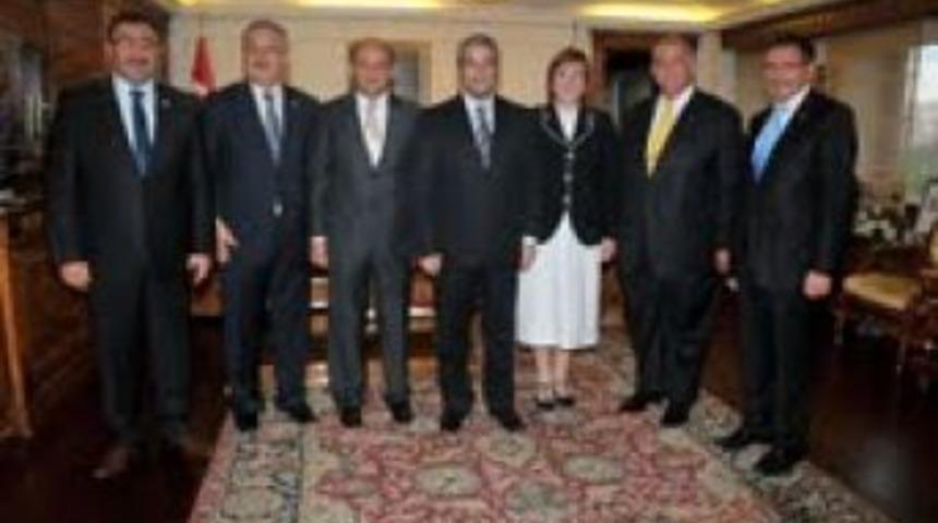 İlk kutlayanlar Kocaelili vekiller oldu