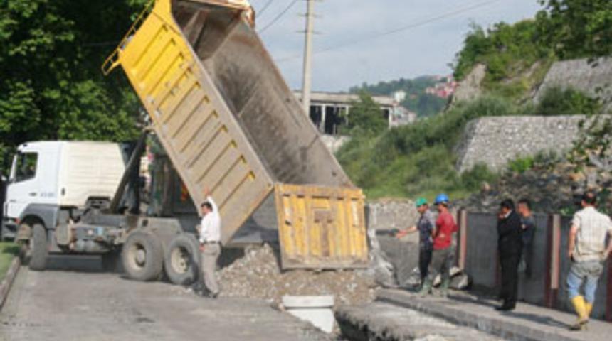 Kanalizasyon &ccedil;alışmaları trafif vurdu