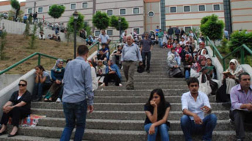 &Ouml;ğrenciler yolda kaldı