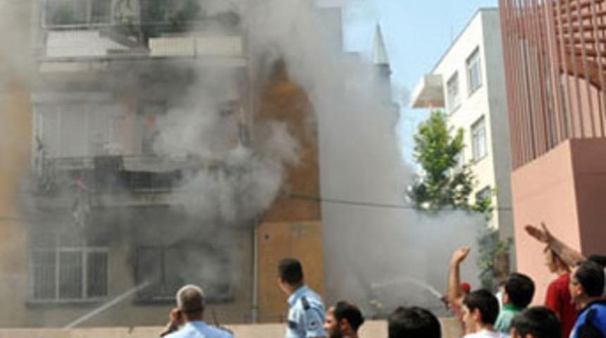 &Ccedil;akmakla oynayan &ccedil;ocuk evi yaktı