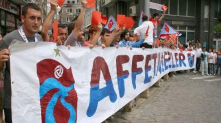 Trabzonspor taraftarından şikecilere kırmıza kart