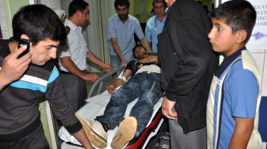 İneg&ouml;l'de iki minib&uuml;s &ccedil;arpıştı: 11 yaralı