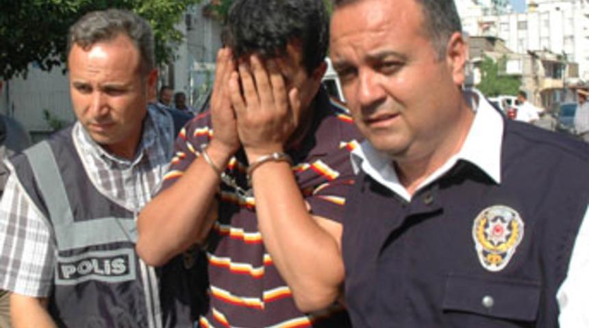 Eşini balkondan atıp &ouml;ld&uuml;rd&uuml;