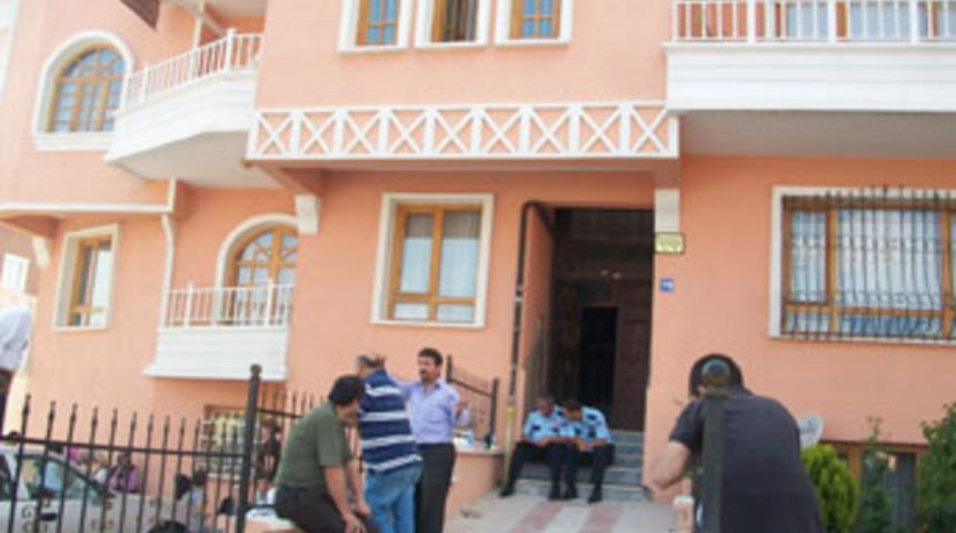 8 bı&ccedil;ak darbesiyle &ouml;ld&uuml;r&uuml;ld&uuml;