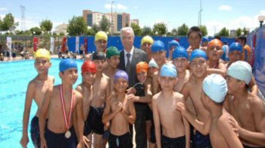 Adana'da y&uuml;zme kursları yarın başlıyor