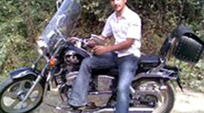 Motosiklet kamyona &ccedil;arptı: 2 &ouml;l&uuml;