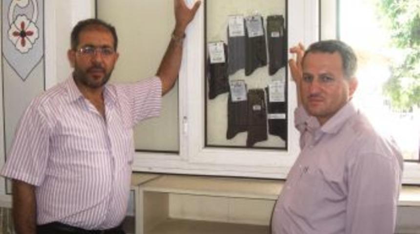 Camide 'askıda &ccedil;orap' uygulaması