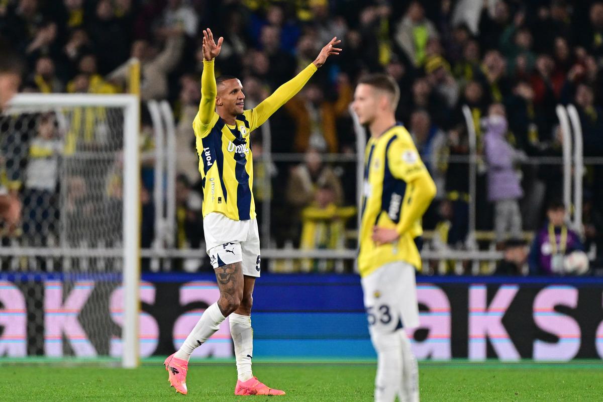 Fenerbahçe ayrılığı resmen duyurdu! Becao Rusya da 1