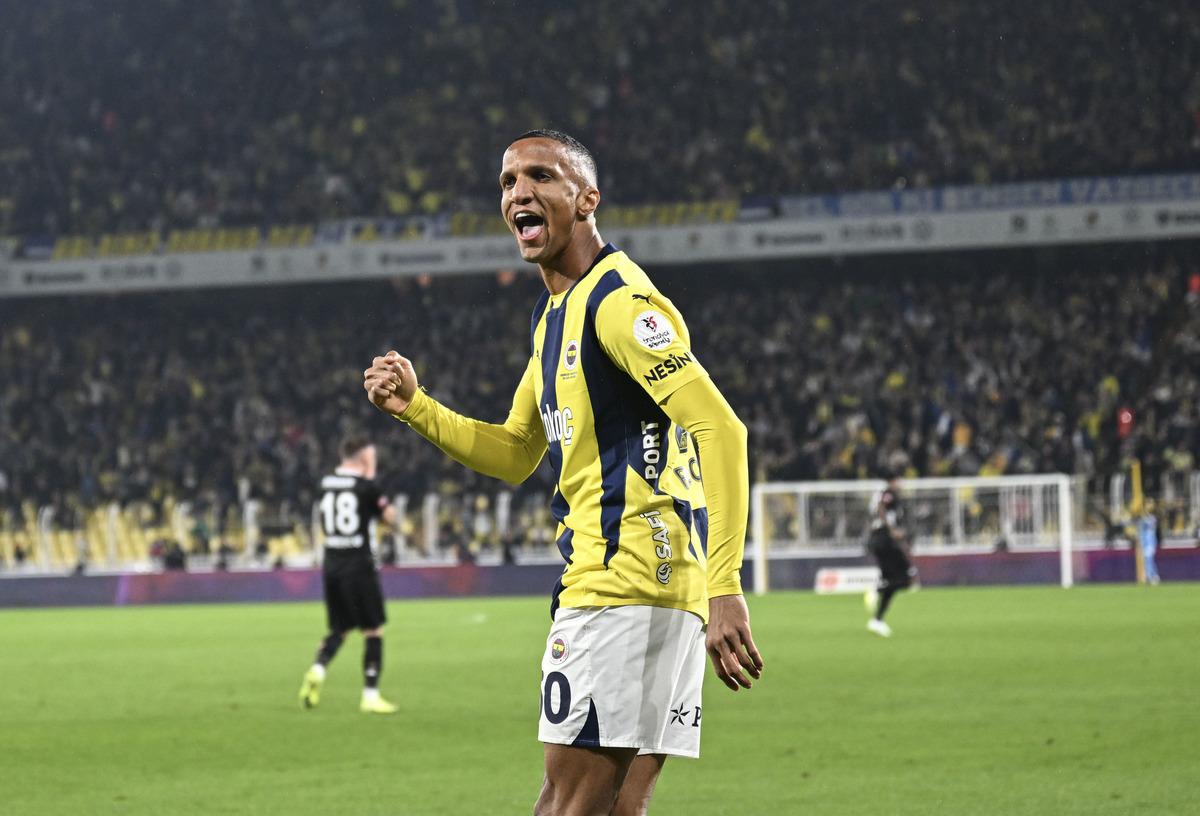 Fenerbahçe ayrılığı resmen duyurdu! Becao Rusya da 3