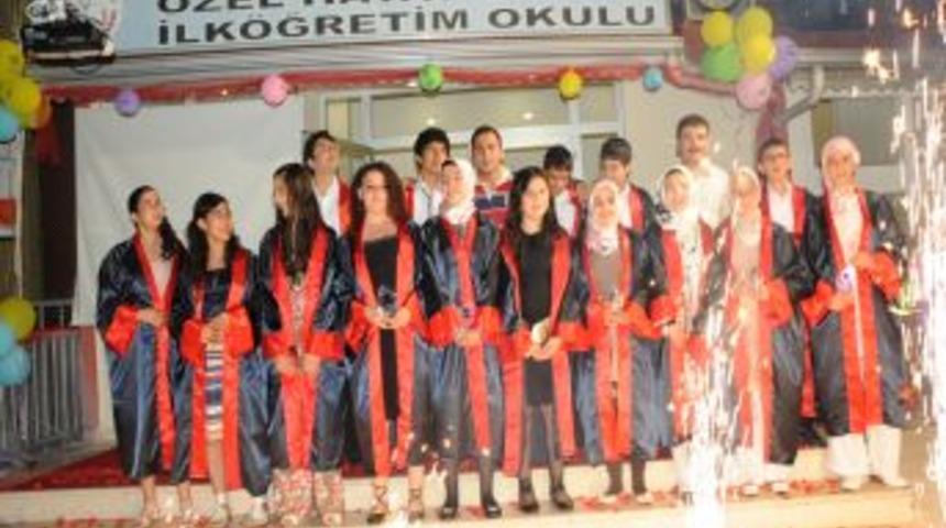&Ouml;zel Ufuk Eğitim Kurumları, mezuniyet geceleriyle &ouml;ğrencilerini uğurladı