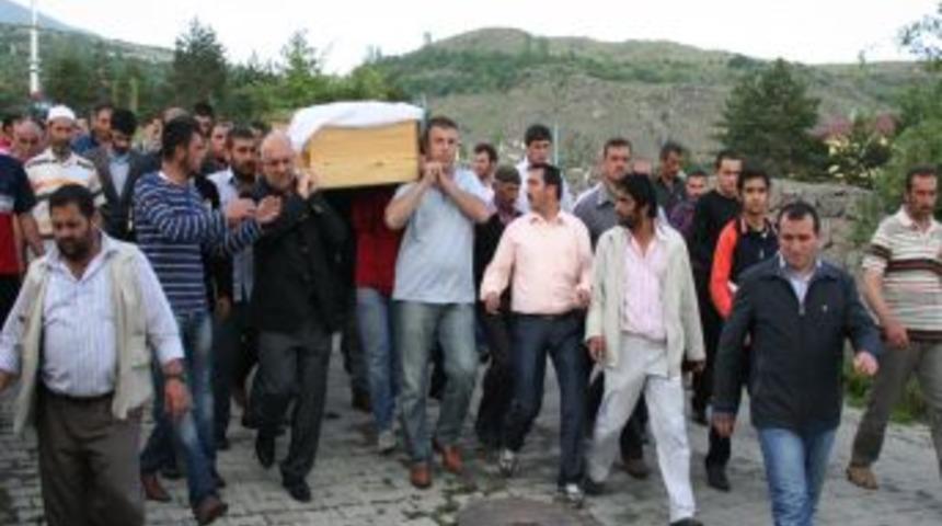 Babalar G&uuml;n&uuml;'nde kızını, bir g&uuml;n &ouml;nce de annesini kaybetti