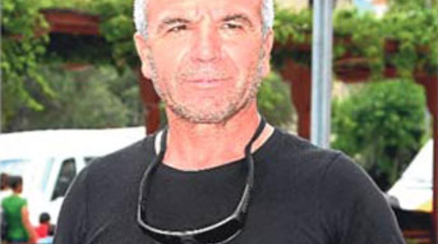 Spor salonunda etek traşı emekli ettirdi