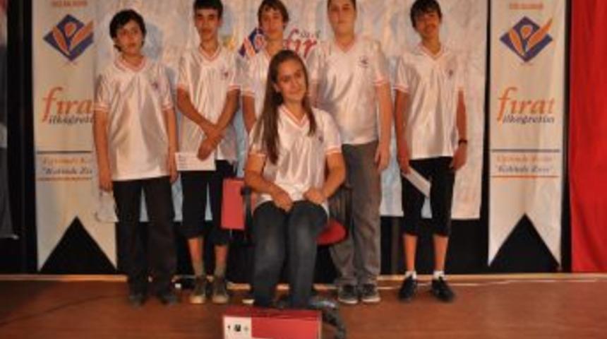 &Ouml;zel Fırat, SBS'de 500 tam puan &ouml;ğrencileri bilgisayarla &ouml;d&uuml;llendirdi