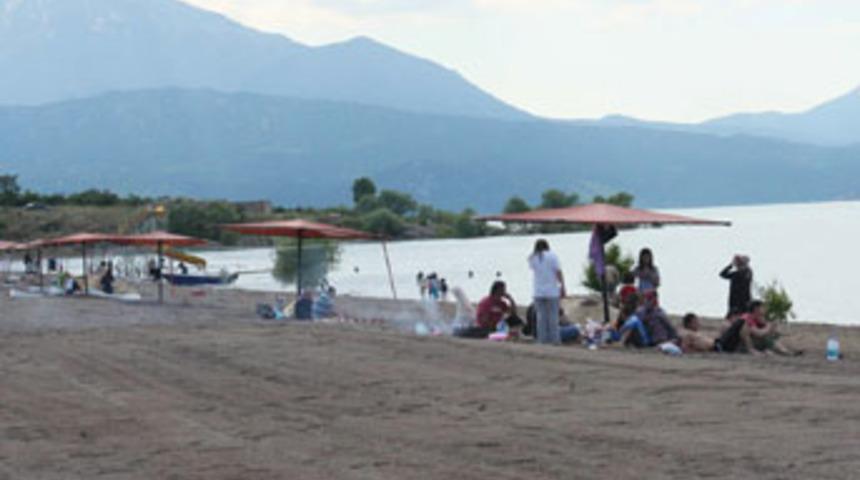 Muhafazakar kesimin kalesine tesettür plajı