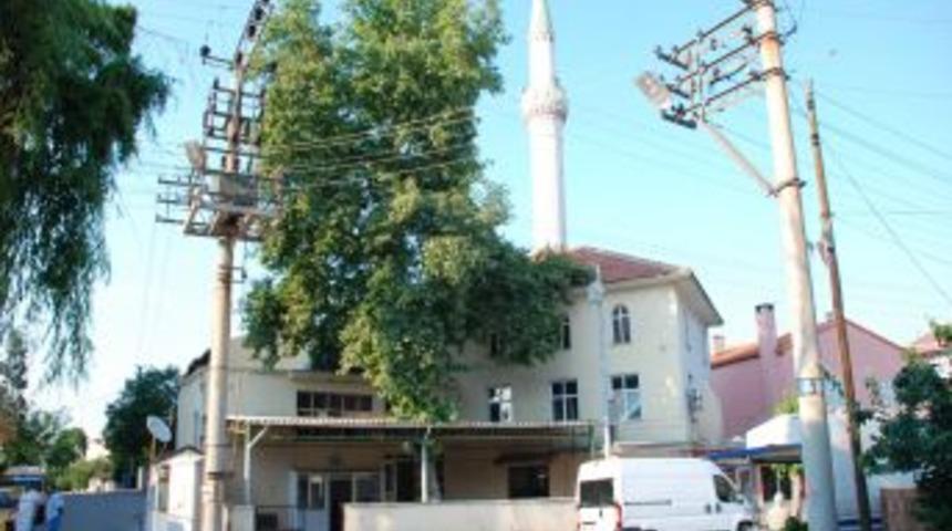 Yıkılıp yeniden inşa edilecek camiyi kadın mimar tasarlıyor