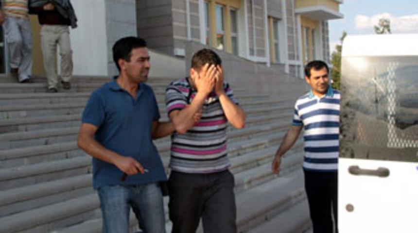 Yurt-Kur binasını soydular