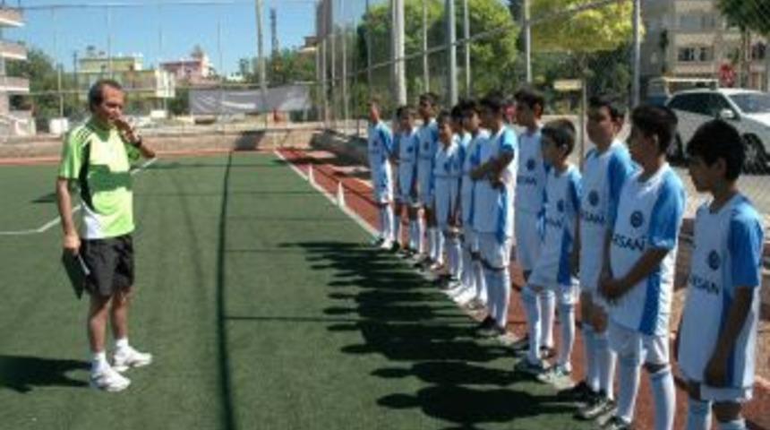 B&uuml;y&uuml;kşehir Belediye yaz futbol okulu a&ccedil;ıldı