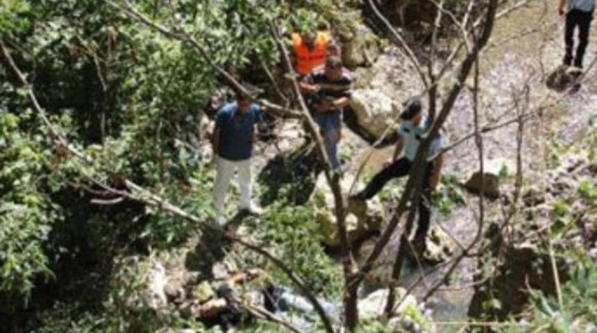 K&ouml;pr&uuml;den d&uuml;şen asker hayatını kaybetti