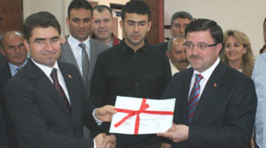 AK Partili vekiller mazbatalarını aldı