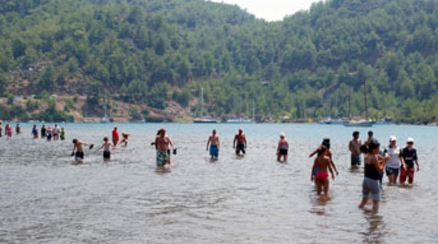 Denizin &uuml;zerinde y&uuml;r&uuml;yorlar