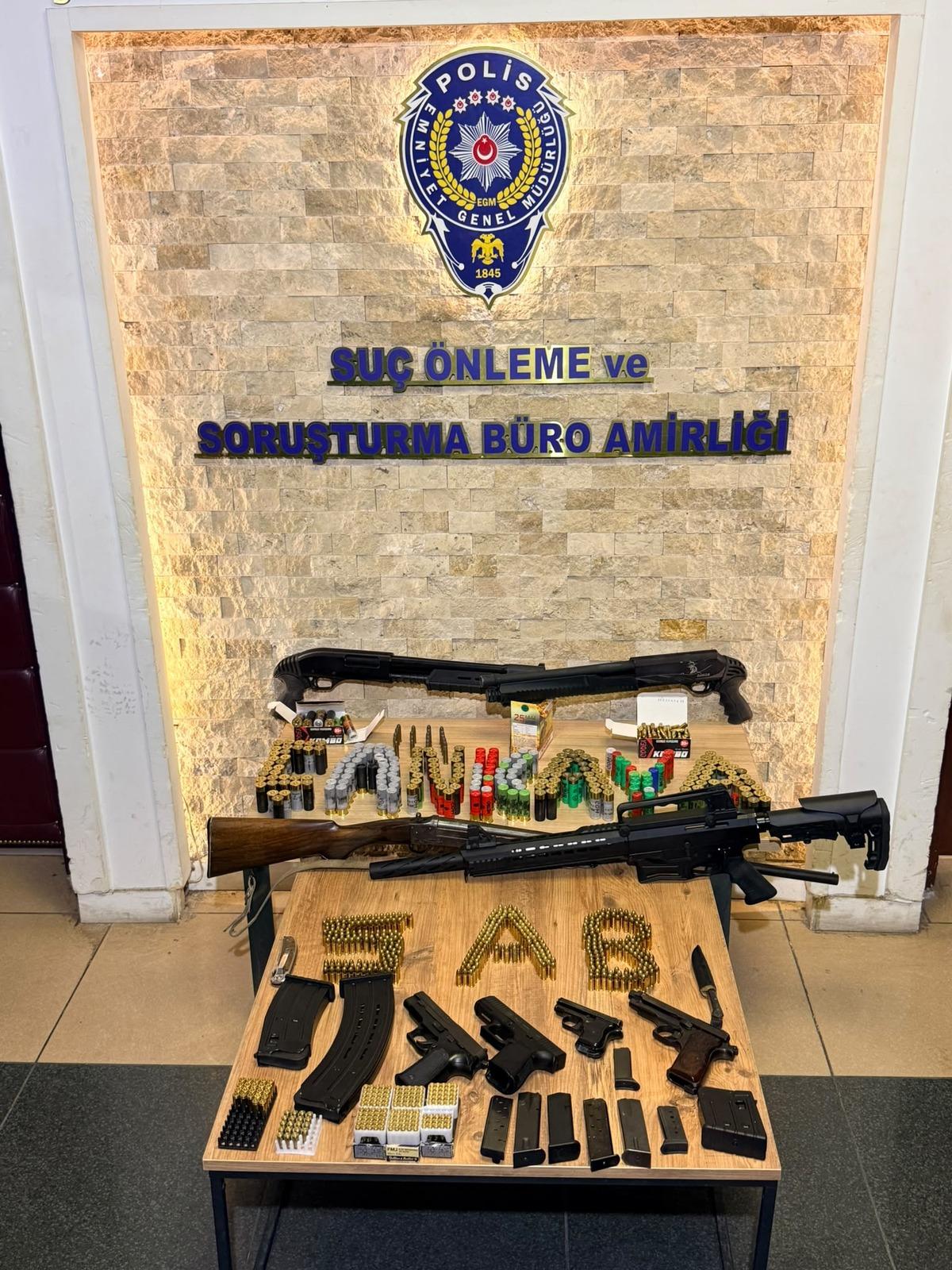 Yer: Ankara! D&uuml;ğ&uuml;nde havaya ateş a&ccedil;tılar... Evlerinden &ccedil;ıkanlar şoke etti 3