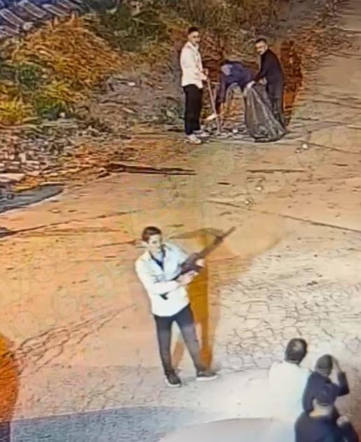 Yer: Ankara! D&uuml;ğ&uuml;nde havaya ateş a&ccedil;tılar... Evlerinden &ccedil;ıkanlar şoke etti 1