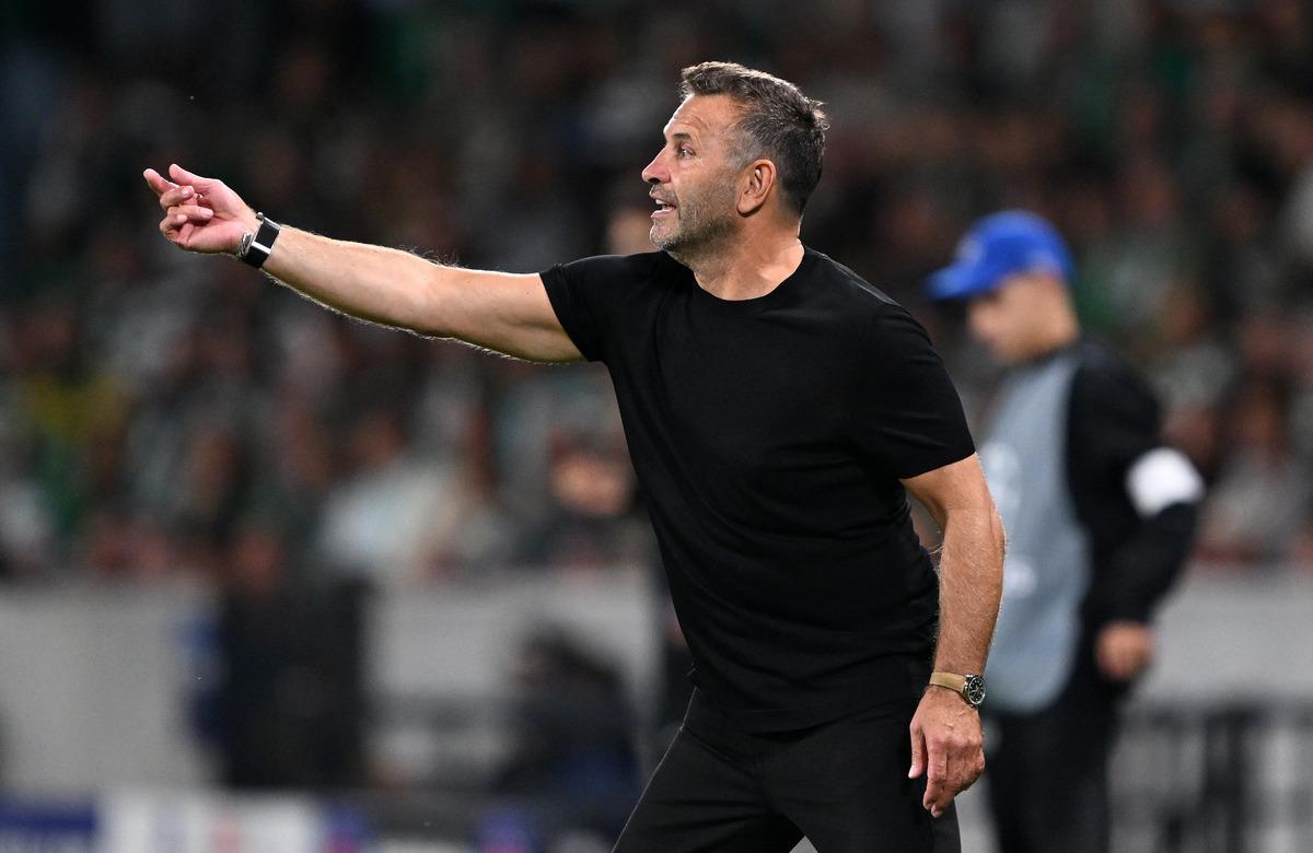 Galatasaray'da yenilginin faturası Okan Buruk'a kesildi! Usta isimden olay s&ouml;zler: Onun y&uuml;z&uuml;nden...