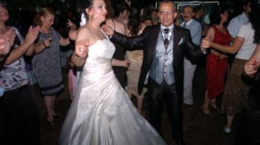 Gazeteci Sungur'un mutlu g&uuml;n&uuml;