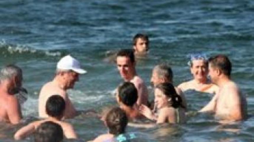 Karam&uuml;rsel&rsquo;de vatandaşla birlikte y&uuml;zd&uuml;