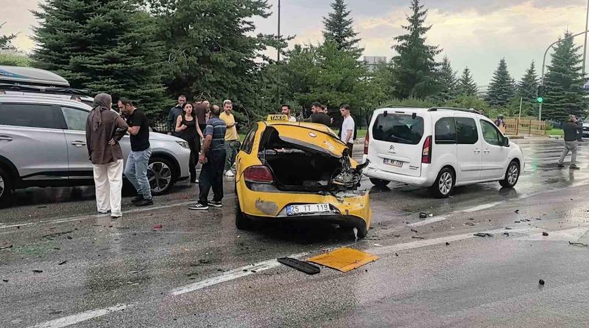 Erzurum&rsquo;da bir ayda 533 trafik kazası