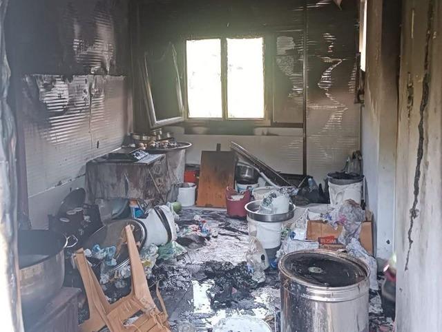 Arsuz&rsquo;da ev yangını b&uuml;y&uuml;meden s&ouml;nd&uuml;r&uuml;ld&uuml; 2