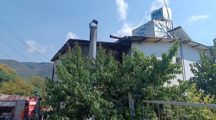 Arsuz&rsquo;da ev yangını b&uuml;y&uuml;meden s&ouml;nd&uuml;r&uuml;ld&uuml;
