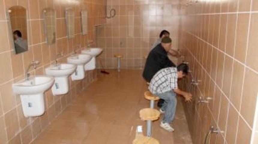 Palandöken Belediyesi camilerdeki tuvaletleri yeniliyor