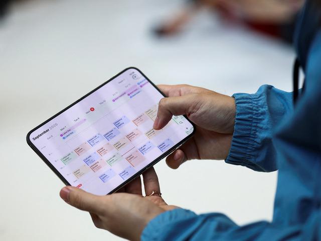 Katlanır iPhone&rsquo;un sırrı a&ccedil;ıklandı! Arkasındaki teknoloji şaşırttı