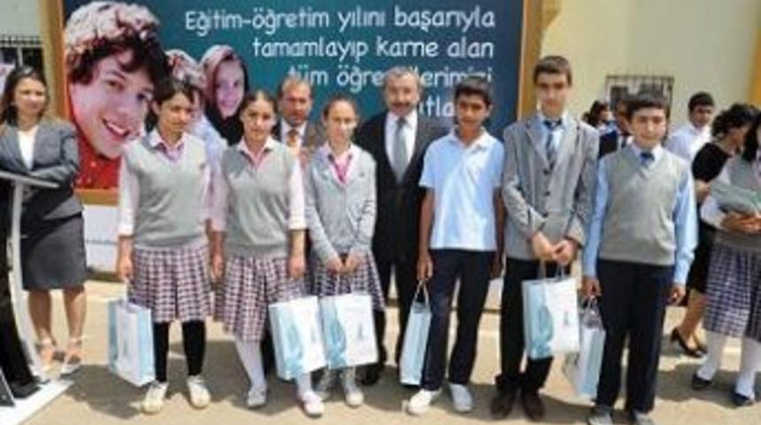 Başkan dereceye girenlere &ouml;d&uuml;l verdi