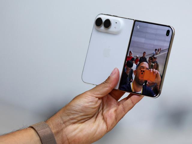 Apple bunu da d&uuml;ş&uuml;nm&uuml;ş! Katlanır iPhone'daki gizli ayar ortaya &ccedil;ıktı